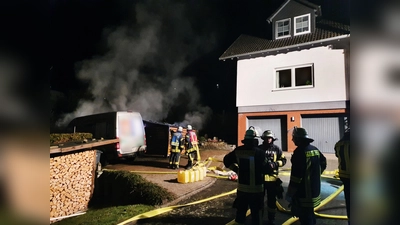 Nächtlicher Feuerwehreinsatz in Dalhausen. (Foto: Foto: Freiw. Feuerwehr Beverungen)