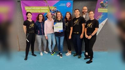 V.l.: Alexandra Hobscheidt (GS Brakel), Ines Kölker (Sek.schule Willebadessen), Christin Stiewe (Realschule Höxter), Petra Huppert-Buch (Sportjugend im KSB Höxter), Vanessa Prange (Sek.schule Beverungen), Christian Kaup (KWG Höxter), Marius Müller (St. Xaver Bad Driburg) und Svea Tjarks (Bredenschule Brakel); es fehlt GS Bad Driburg. (Foto: privat)