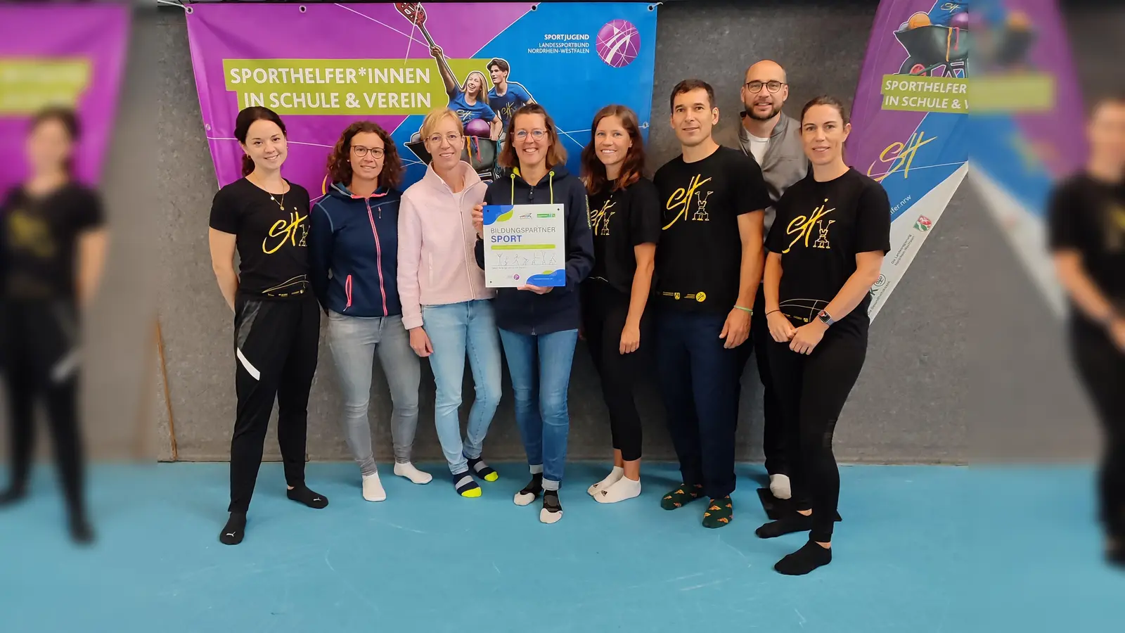 V.l.: Alexandra Hobscheidt (GS Brakel), Ines Kölker (Sek.schule Willebadessen), Christin Stiewe (Realschule Höxter), Petra Huppert-Buch (Sportjugend im KSB Höxter), Vanessa Prange (Sek.schule Beverungen), Christian Kaup (KWG Höxter), Marius Müller (St. Xaver Bad Driburg) und Svea Tjarks (Bredenschule Brakel); es fehlt GS Bad Driburg. (Foto: privat)