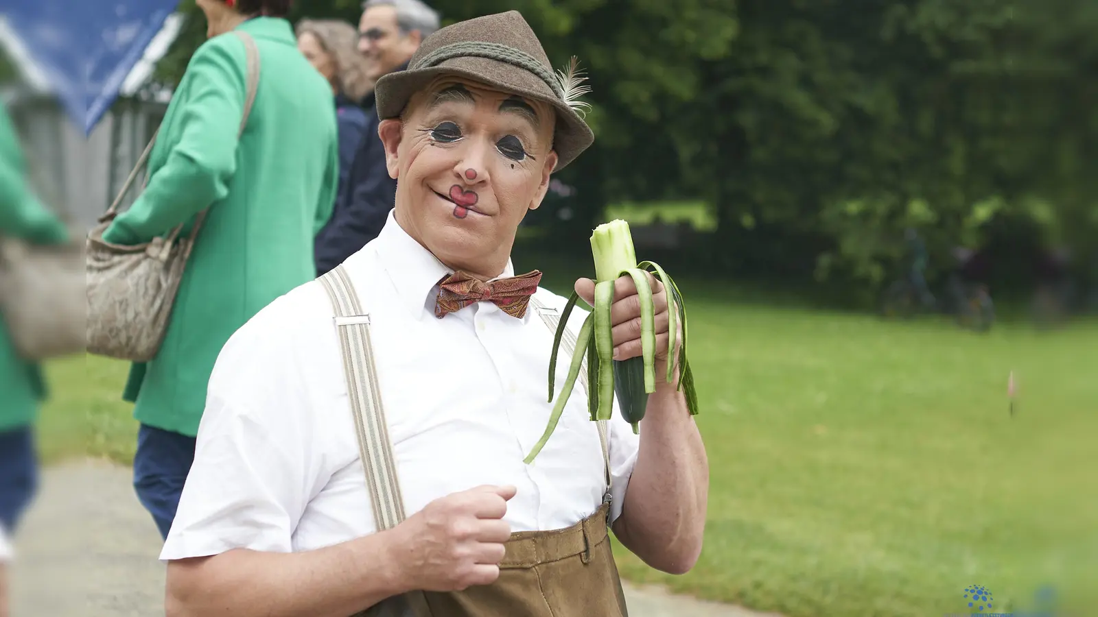 Eindrücke vom leider verregneten Start des Kultursommers Nordhessen. Trotz des Wetters herrschte gute Stimmung. (Foto: Stefan Bönning)