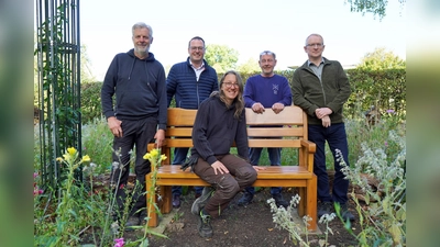 Ein tolles Gemeinschaftsprojekt in Sachen Naturschutz (v.l.): Heiner Balke, Alexander Kleinschmidt, Franzisca Hoffmann, Wilhelm Oeynhausen und Jürgen Bröker. (Foto: Stadt Brakel)