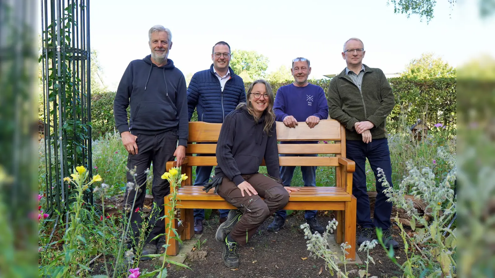 Ein tolles Gemeinschaftsprojekt in Sachen Naturschutz (v.l.): Heiner Balke, Alexander Kleinschmidt, Franzisca Hoffmann, Wilhelm Oeynhausen und Jürgen Bröker. (Foto: Stadt Brakel)