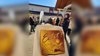Teilnehmende der Kick-off-Veranstaltung besuchen Echt!-Anbieter wie Seifenzauber, WeserAronia und die Ölmühle Solling – unterwegs mit Wohnmobilen und E-Fahrzeugen, voller Neugier und echter Entdeckerlust in der Wilden Heimat. (Foto: SVR/D.Krah)
