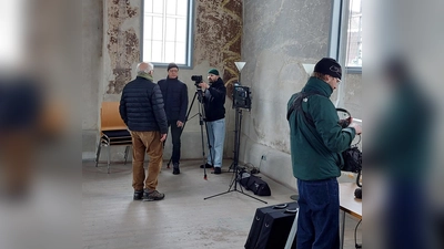 Klaus Kuderer (2.vl) im Interview mit Rainer Mues (1. vl). (Foto: Gerhard Brast)