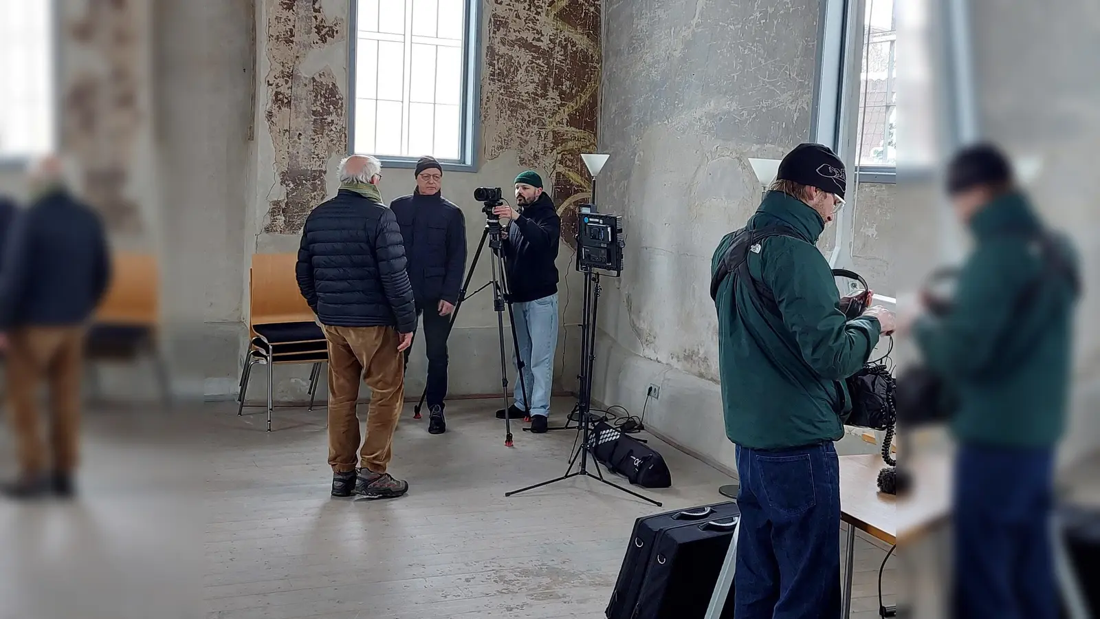 Klaus Kuderer (2.vl) im Interview mit Rainer Mues (1. vl). (Foto: Gerhard Brast)