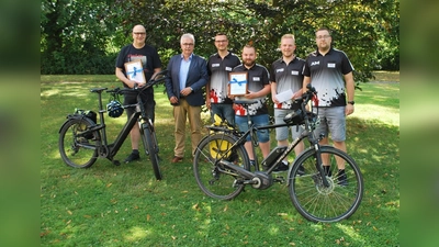 Johannes Bendfeld, Bürgermeister Norbert Hofnagel, Devin Bredewald, Justin Rebmann, Philipp Stamm und Alexander Meise. (Foto: privat)