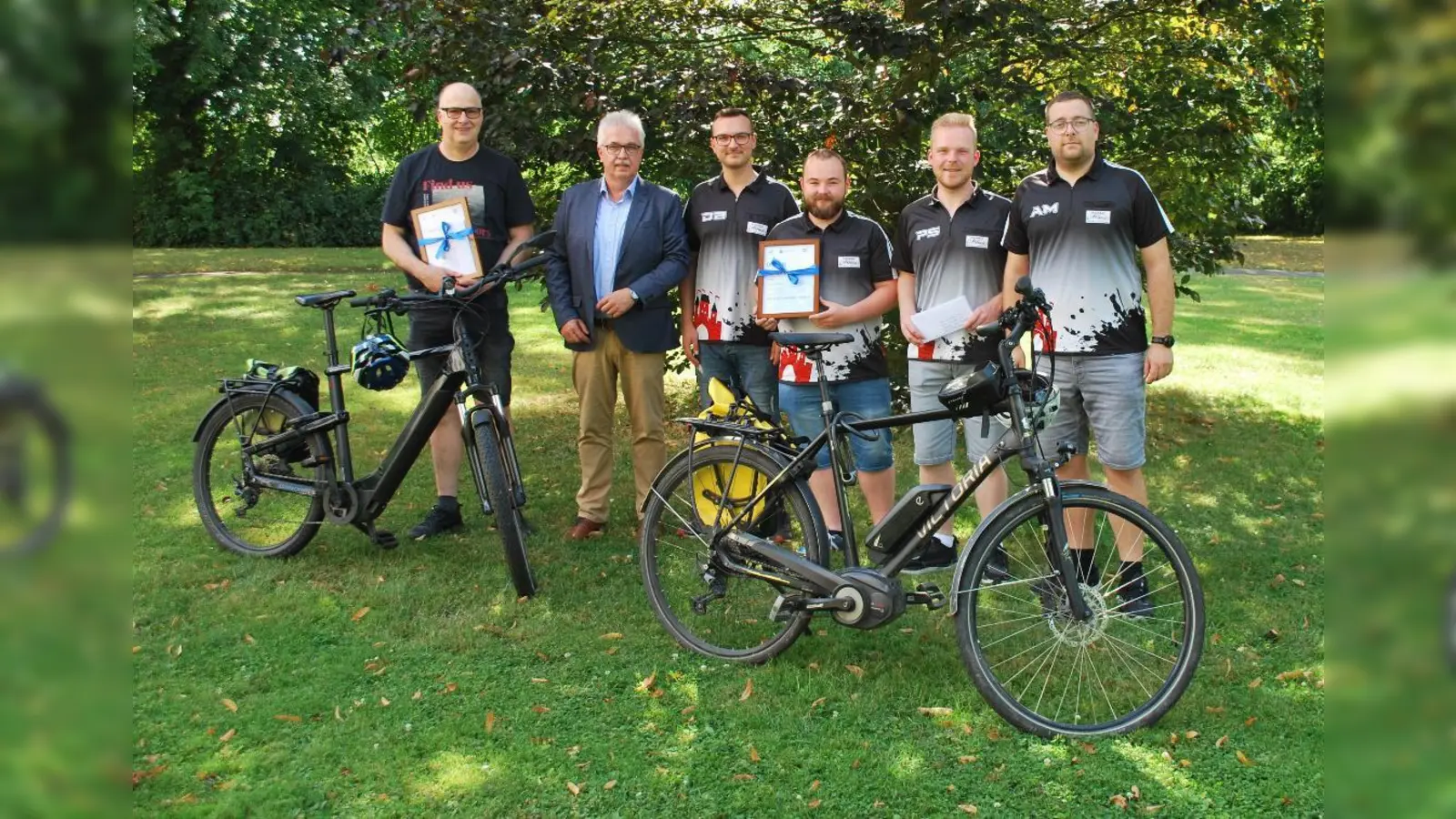 Johannes Bendfeld, Bürgermeister Norbert Hofnagel, Devin Bredewald, Justin Rebmann, Philipp Stamm und Alexander Meise. (Foto: privat)
