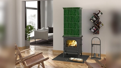 Ein Kachelofen nutzt den regenerativen Energieträger Holz effizient und strahlt über seine Keramik behagliche Wärme mit hohem Infrarotanteil ab. (Foto: DJD/AdK/www.kachelofenwelt.de/Gutbrod )