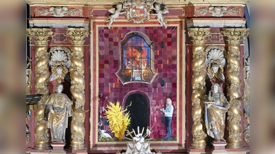 Das neue Hochaltarbild in der ehemaligen Abteikirche Corvey steht im Mittelpunkt eines Themenabends in Anlehnung an die erfolgreichen „Zeitreise“-Vorträge im Rahmen des Corvey-Jubiläums. (Foto: Kirchengemeinde Corvey/Sabine Robrecht)