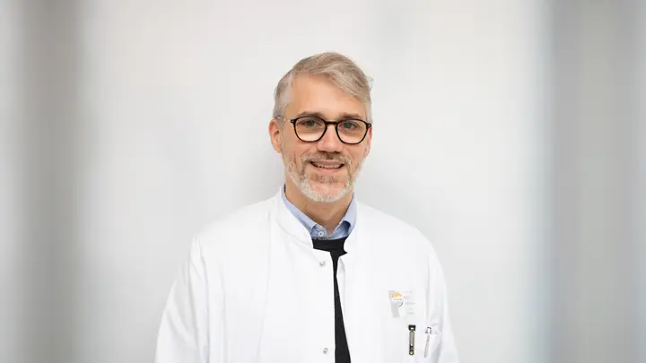Prof. Dr. Mark Obermann, Chefarzt Neurologie. (Foto: KHWE)
