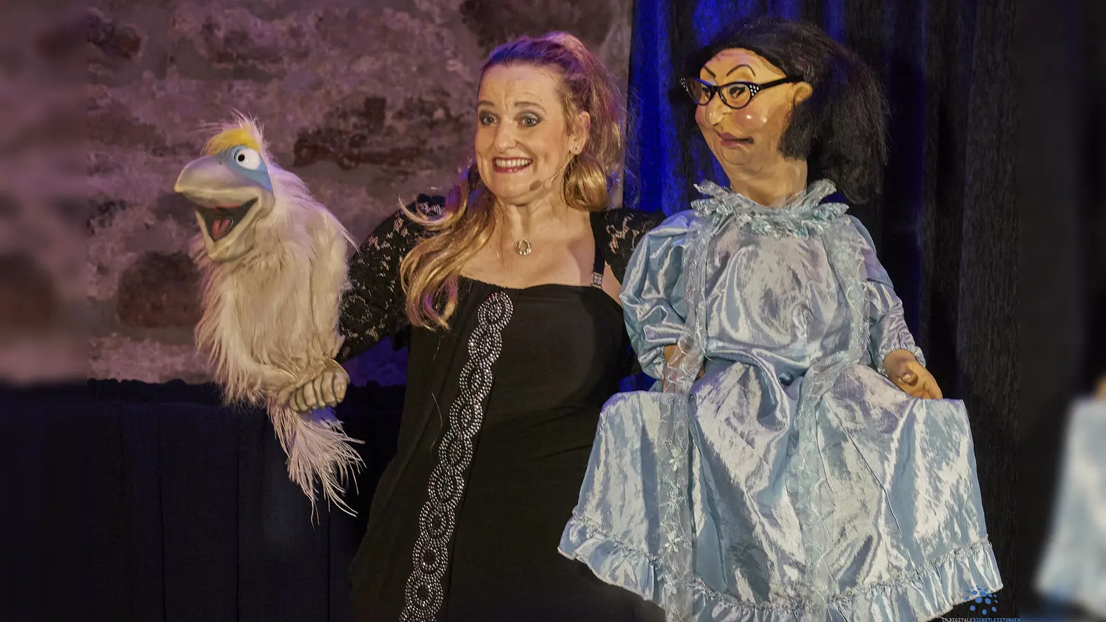 Time to say goodbye: Dudu, Murzarella und Frau Adelheid verabschiedeten sich mit ihrer Version von Andrea Bocellis Hit vom Hofgeismarer Publikum. (Foto: Stefan Bönning)