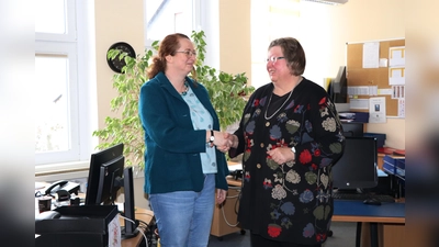 Sonja Herbart (links) übernimmt von Anke Heimbokel die Aufgaben stellvertretende Schulleitung. (Foto: privat)