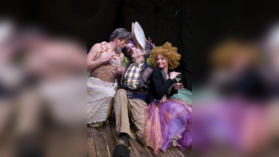 Ganz nah am Garten: bremer shakespeare company spielt “Ein Sommernachtsraum” in Bevern. (Foto: bremer shakespeare company, Bettine Menke)