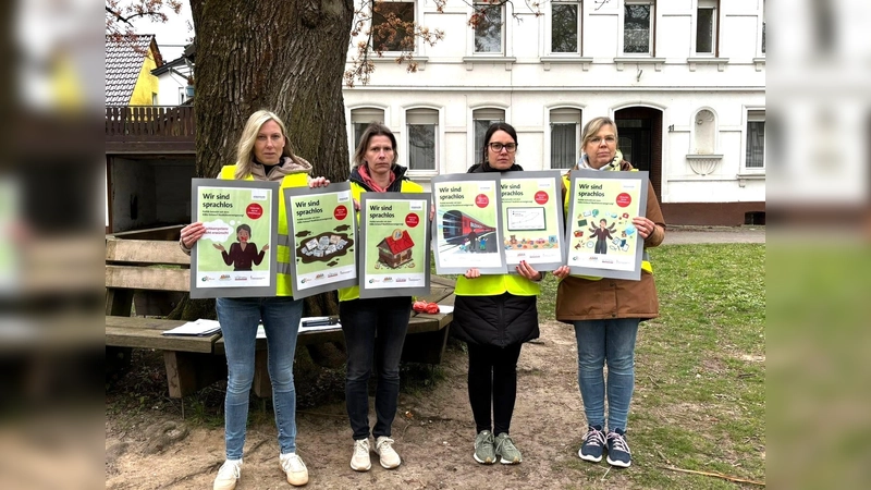 Die Leiterinnen der Kitas demonstrierten (v. l.) Petra Dierkes – Vössing: KiTa St. Marien, Tietelsen; Manuela Nübel: KiTa St. Maria, Dalhausen; Alexandra Kröger: KiTa St. Josef, Wehrden; und Nadine Golla: Kita St. Johannes, Beverungen (Foto: privat)