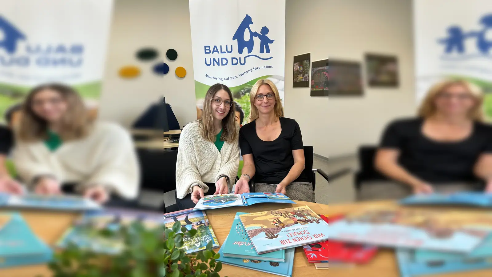 Corinna Schmidt und Jessica Kasten freuen sich über den Projektstart von Balu und Du. (Foto: ZEE)