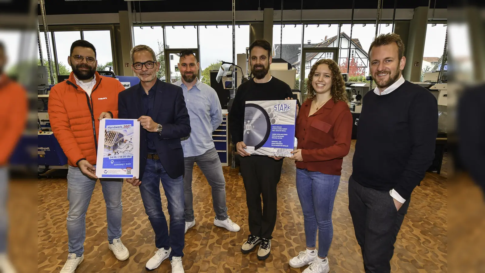  Freuen sich auf die neue Fachmesse „Handwerk 360°“im BildungsCampus Handwerk: (v.l.n.re.) Daniel Heinrich von der Firma Hilti Deutschland AG, Uwe Greff vom Andree Bürozentrum GmbH &amp; Co.KG, Organisator Dennis Bahr von der Kreishandwerkerschaft Höxter-Warburg, Sören Baumgarte von der Vertriebsgesellschaft Stark GmbH &amp; Co.KG, Chiara Tewes von der Firma Meinolf Gockel sowie Mario Fromme von Viessmann Deutschland GmbH. (Foto: Kreishandwerkerschaft Höxter-Warburg)