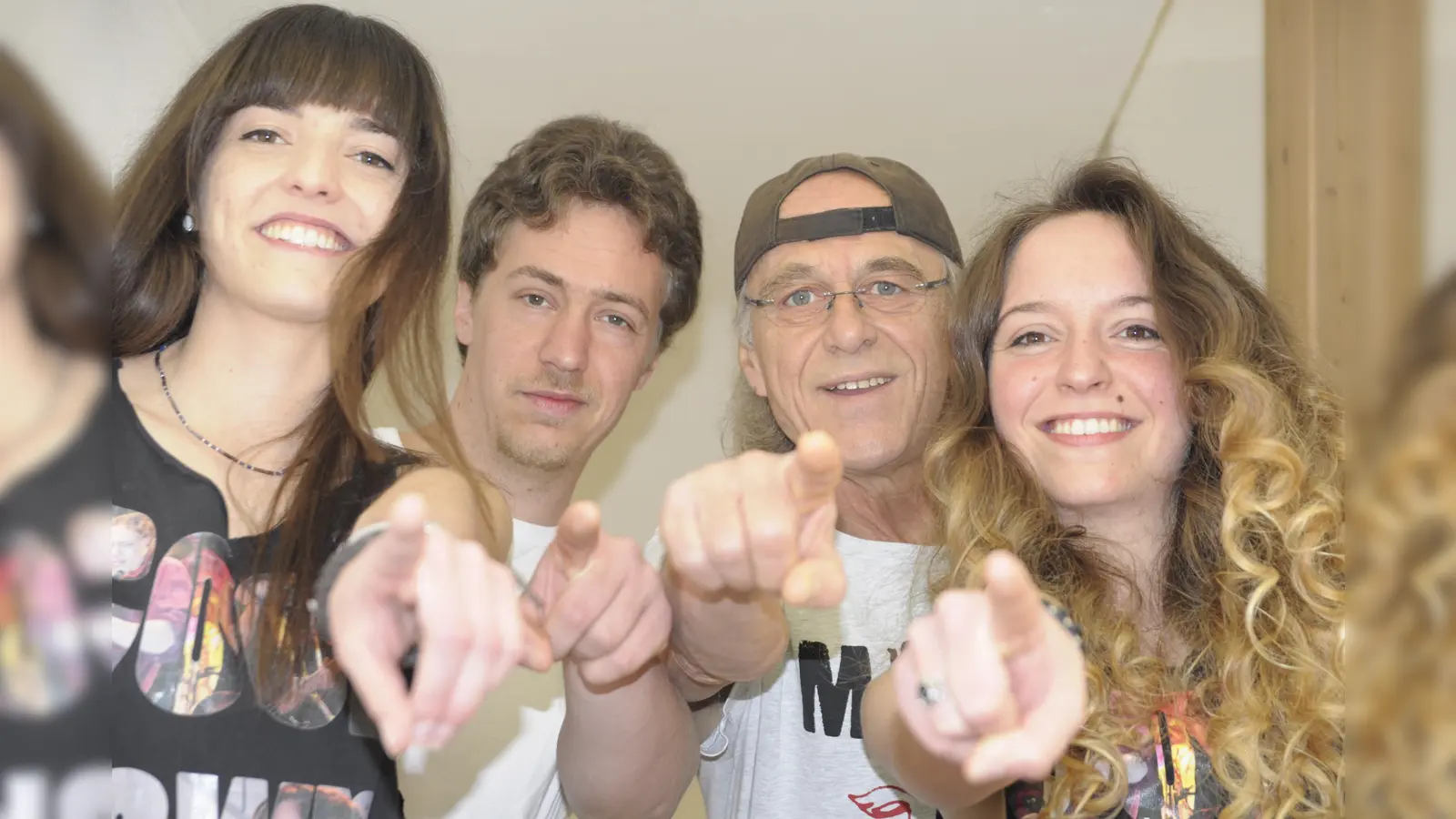 „Cool Down“ mit (v.l.) Vanessa Wehmöller, Dennis Wehmöller, Ede Riedel und Maria Desoi rockt den Markt am Abend. (Foto: privat)