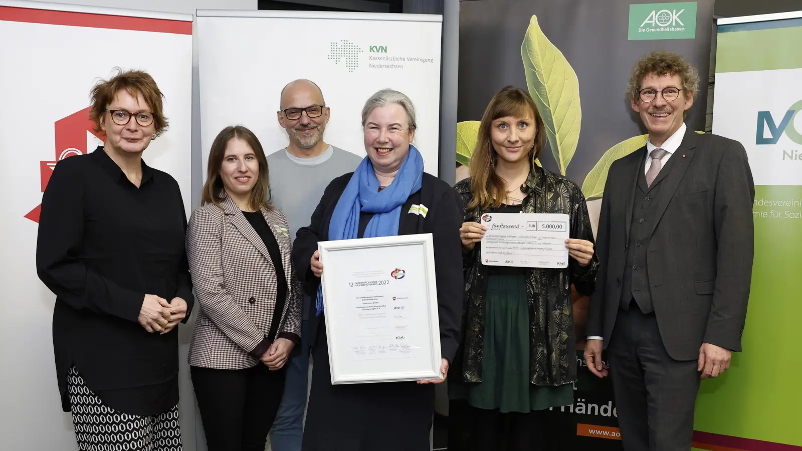 (v.l.) Gesundheitsministerin Daniela Behrens, Maike Simmank (SOFI), Boran Burchhardt (aidminutes), Corinna Morys-Wortmann (Gesundheitsregion Göttingen/Südniedersachsen), Jennifer Schäning (aidminutes), Staatssekretär Frank Doods (Wirtschaftsministerium). (Foto: Lars Kaletta)
