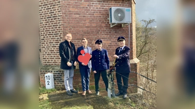 V.l.: Florian Greger, Thomas Groppe, Wolfgang Ewers und Georg Böddeker. (Foto: Bad Driburger Eisenbahnfreunde e.V.)
