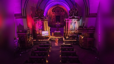  Die Beleuchtung akzentuierte in ihren Farben die spirituelle Aura Corveys  (Foto: Kirchengemeinde Corvey)