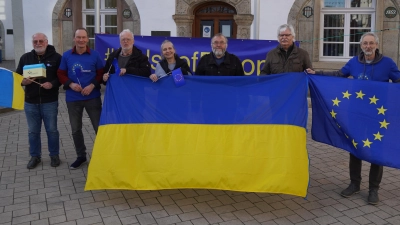 V.l.: Peter Henkel, Wolfgang Hentschel, Meinolf Schulte, Martina Denkner, Werner Hoormann, Hans-Ludwig Köhler und Rainer Pauli setzen Zeichen. (Foto: privat)