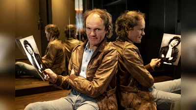 Olaf Schubert auf der Suche nach seinem leiblichen Vater Mick Jagger – Eine Mockumentary. (Foto: Neue Visionen Filmverleih GmbH)