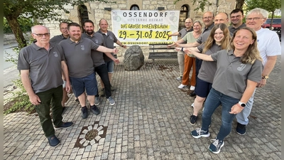 Auf die Gäste freut sich die Arbeitsgruppe (v.l.): Erwin Heinrich Dübbert, Markus Engemann, Wilhelm Thonemann, Johannes Laudage, Marc Engemann, Wilhelm Engemann, Birgit Rothenberg, Stefan Kleinhans, Witali Wolf, Andrea Engemann, Christoph Engemann, Peggy Wolf und Walter Güntermann. (Foto: privat)