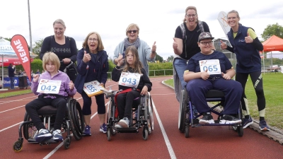 Unter großem Jubel wurde beim Sportivationstag zum ersten Mal ein „Rolli-Rennen“ ausgetragen.  (Foto: Kreissportbund Holzminden / privat)