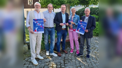 V.l.: Dieter Rauchmann (Stellvertr. AL Tanzen), Karsten Oeynhausen (1.Vorsitzender der DJK „Adler 1920“ Brakel e.V.), Alexander Kleinschmidt (allgemeiner Vertreter des Bürgermeisters der Stadt Brakel), Birgit Rauchmann (Abteilungsleitung Tanzen) und Martin Ellermann (Tanzsporttrainer). (Foto: privat)
