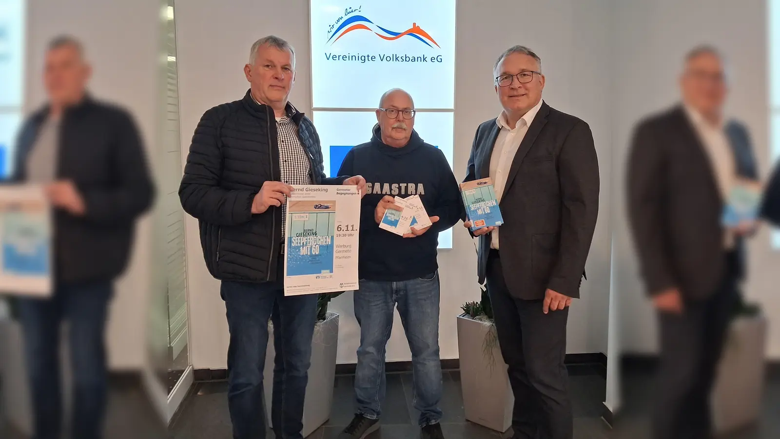 V.l.: Thomas Vonde und Johannes Sonntag (Germeter Begegnungen), Michael Brenke (Vereinigte Volksbank eG). (Foto: Germeter Begegnungen)