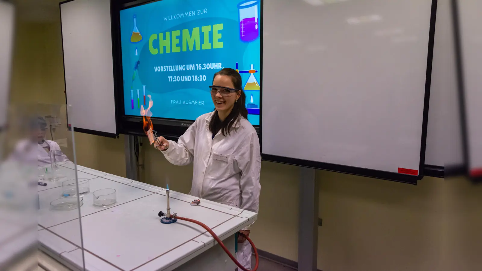 Auch in diesem Jahr wird Lehrerin Alina Ausmeier spannende Experimente zeigen. (Foto: privat)