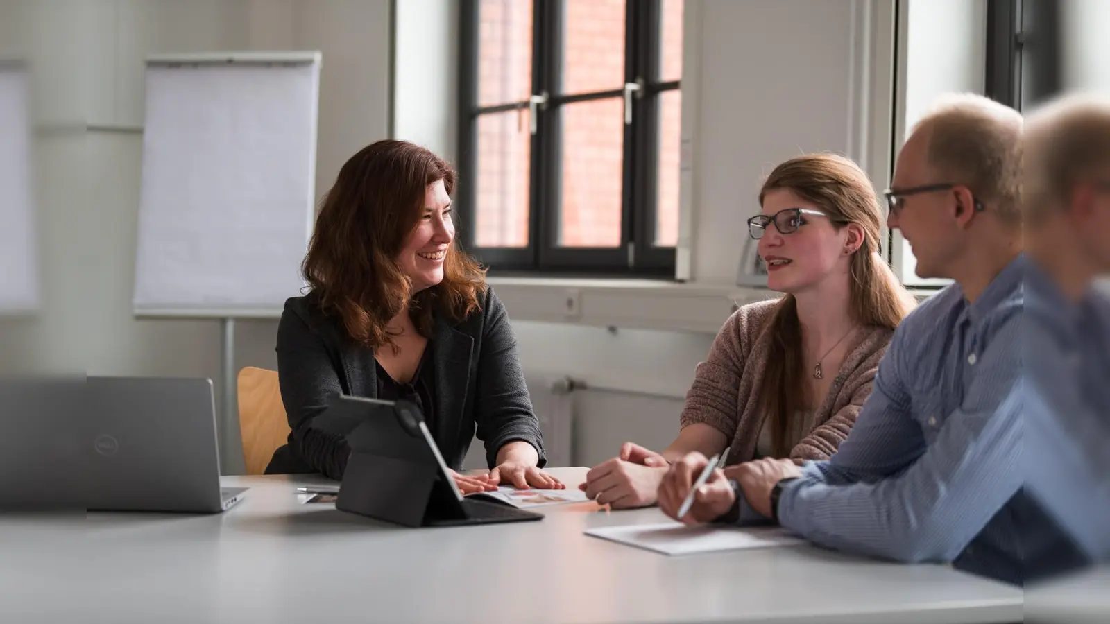 Neben Informationen zu Studiengängen bietet die Hochschule auch Gespräche mit studentischen Lotsinnen und Lotsen an. (Foto: HAWK)