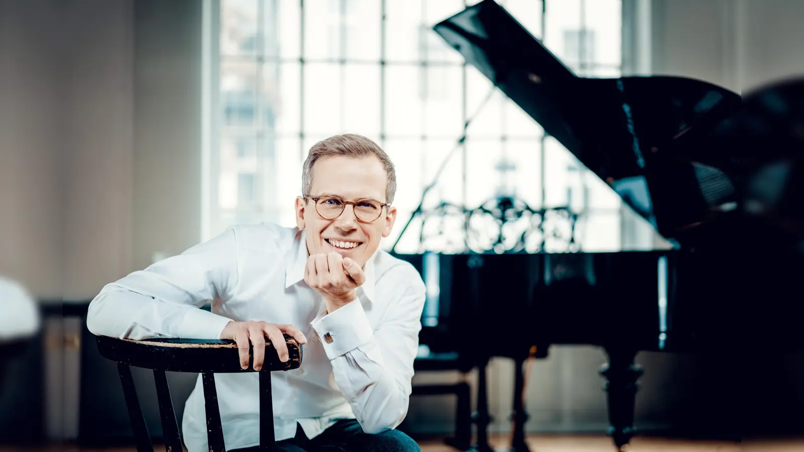 Der Pianist Robert Aust gastiert in Höxter und Bad Karlshafen. (Foto: Andrej Grilc)