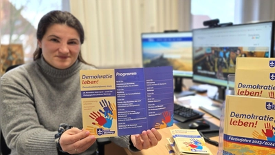 Besonders Schülerinnen und Schüler ab der 7. Jahrgangsstufe sind zur Demokratiekonferenz eingeladen: Semira Klenk (Koordinierungs- und Fachstelle „Demokratie leben!“ in der Hansestadt Warburg) freut sich auf einen Tag mit intensivem Austausch und inspirierenden Begegnungen im pädagogischen Zentrum. (Foto: Stadt Warburg)