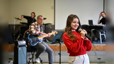 Anna Maria Theibach und die Band „Teacher’s Finest“ bei den letzten Proben vor dem großen Auftritt. (Foto: Alexander Käberich)