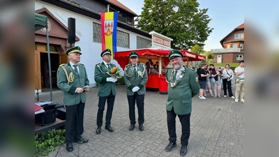 Oberst Eckart Meyer, Altkönig Andreas Hufendiek, Adjutant Martin Potthast und König Norbert “Harry” Lücke. (Foto: privat)