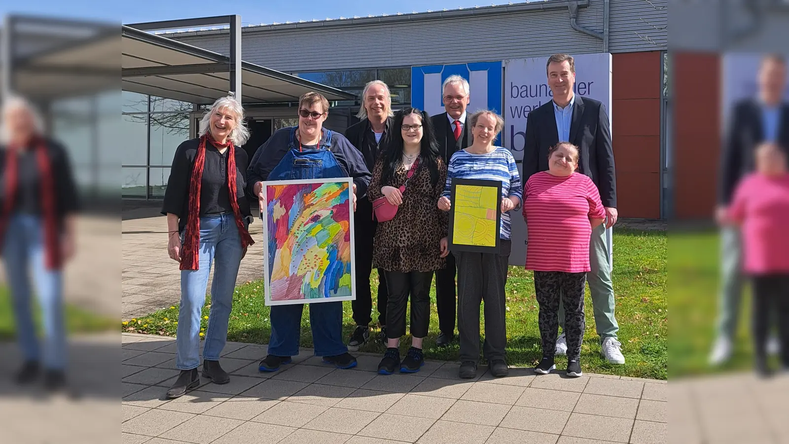 Petra Liebehenz (Leitung Werkstatt OASE), Marcel Baun (Beschäftigter bdks), Tobias Rödl (Sprecher Netzwerk *Kunsträume/8+), Laura Morgenheimer, Ingo Buchholz (Vorstandsvorsitzender Kasseler Sparkasse), Manuela Fölsch (Beschäftigte bdks), Prof. Gerrit Jungk (bdks-Vorstand) und Sonja Dziurosz (Beschäftigte bdks) (von links) freuen sich auf die geplante Kunstausstellung, (Foto: Claudia Lieberknecht)