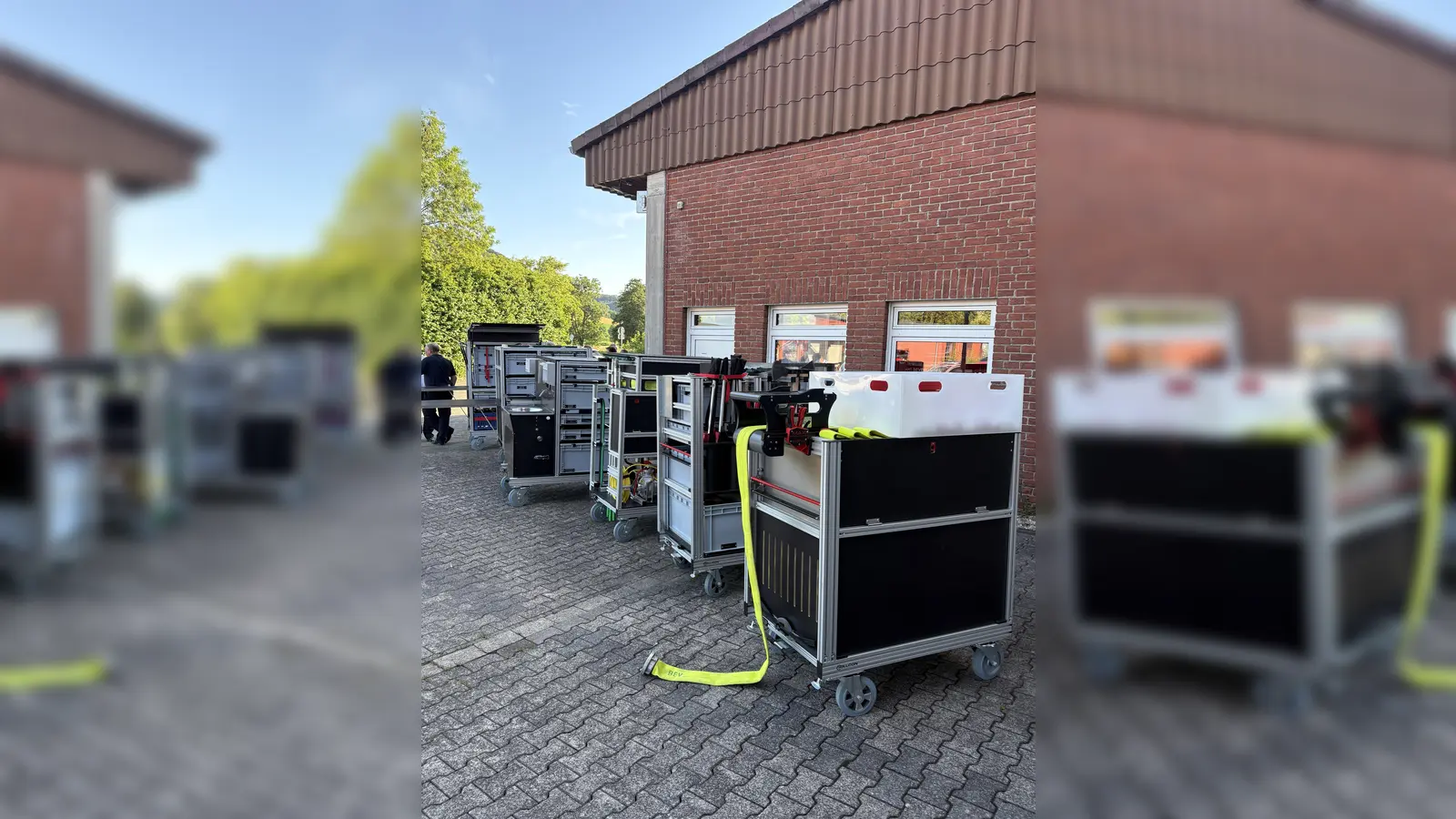 Fünf neue Rollcontainer für das Logistikkonzept der Feuerwehr Beverungen. Ganz vorn der Container mit 700 m Feuerwehrschlauch (Foto: A. Bönning )