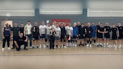 Das Volleyball-Integrationsturnier der VBGS Willebadessen brachte packende Begegnungen und glückliche Sieger hervor - und vor allem viel Vergnügen für alle. (Foto: privat)