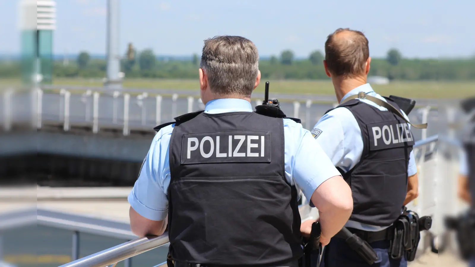 Mit 176 km/h in eine Tempokontrolle. (Symbolbild: Pixabay)