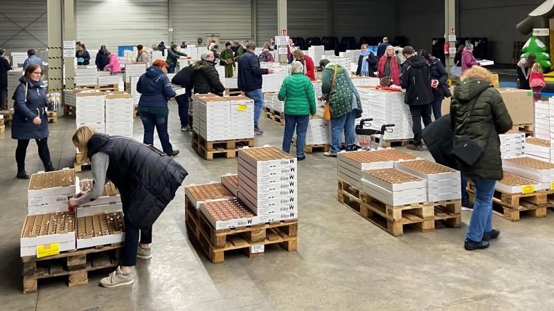 Brauns Heitmann zeigt ihre Farbvielfalt bei einem weiteren Sonderverkauf an Echt Glas-Weihnachtskugeln. (Foto: privat)