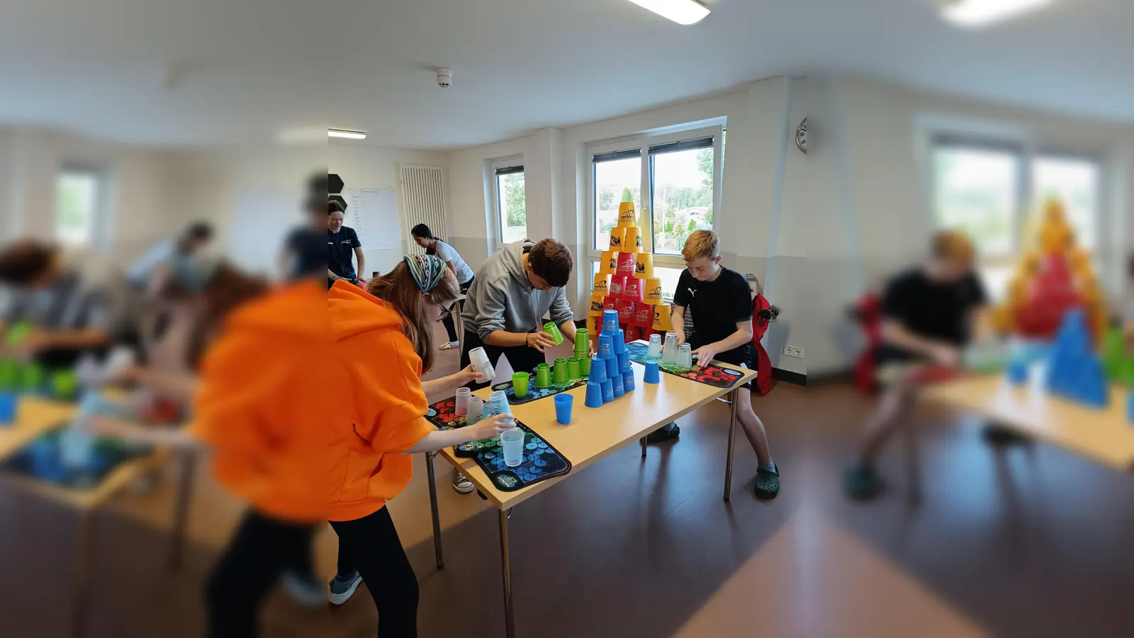 Beim Speed Stacking ist, so verspricht es der Name, Tempo angesagt. (Foto: privat)