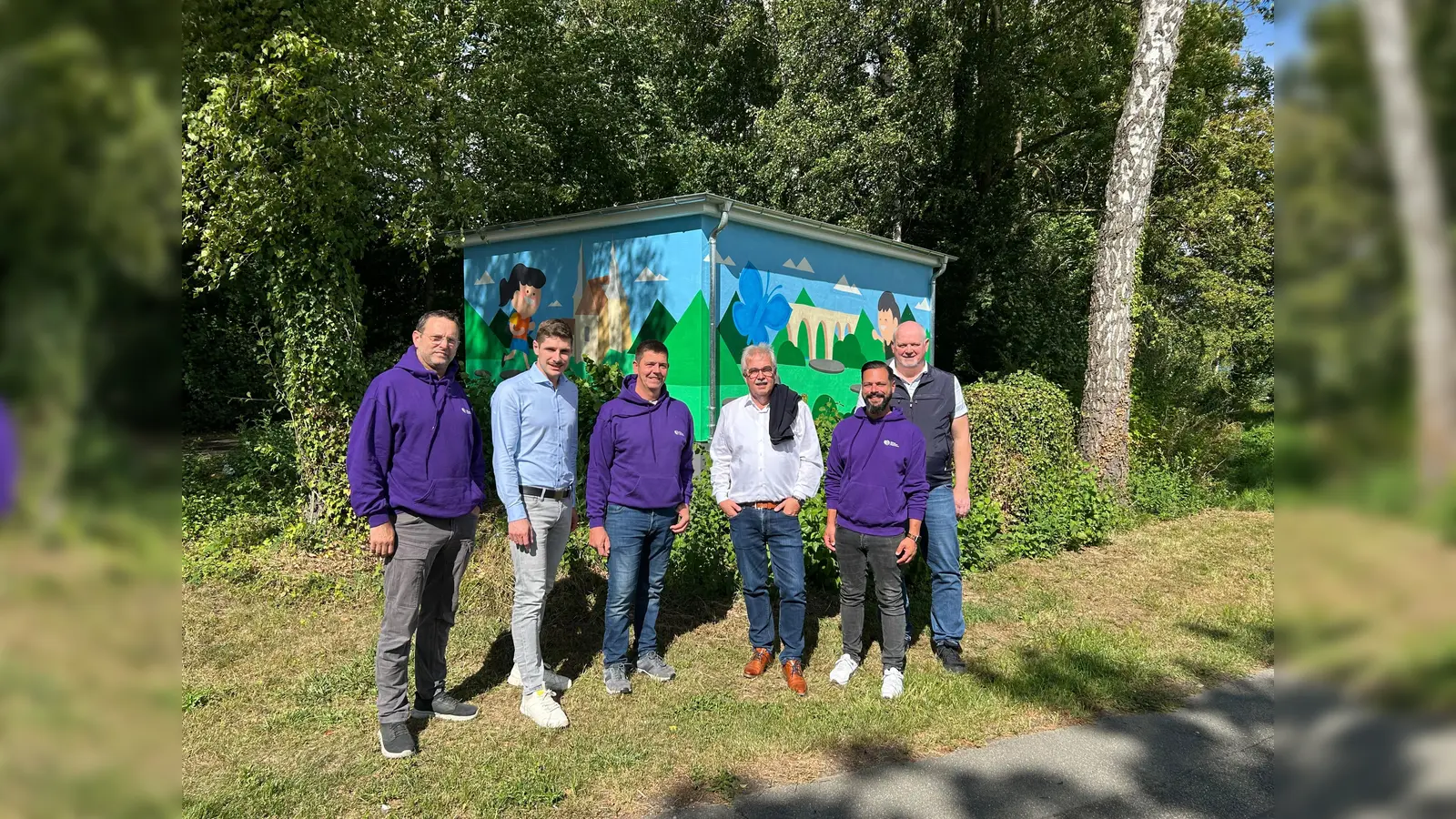 Vor der neugestalteten Station: (v.li.) Stefan Feierabend (Stiftung Europäischer Skulpturenpark e.V.), Christof Mühling (EAM), Johannes Diekmann (Stiftung Europäischer Skulpturenpark e.V.), Bürgermeister Norbert Hofnagel, Stefan Berendes (Stiftung Europäischer Skulpturenpark e.V.) und Peter Schachten (EAM). (Foto: privat)