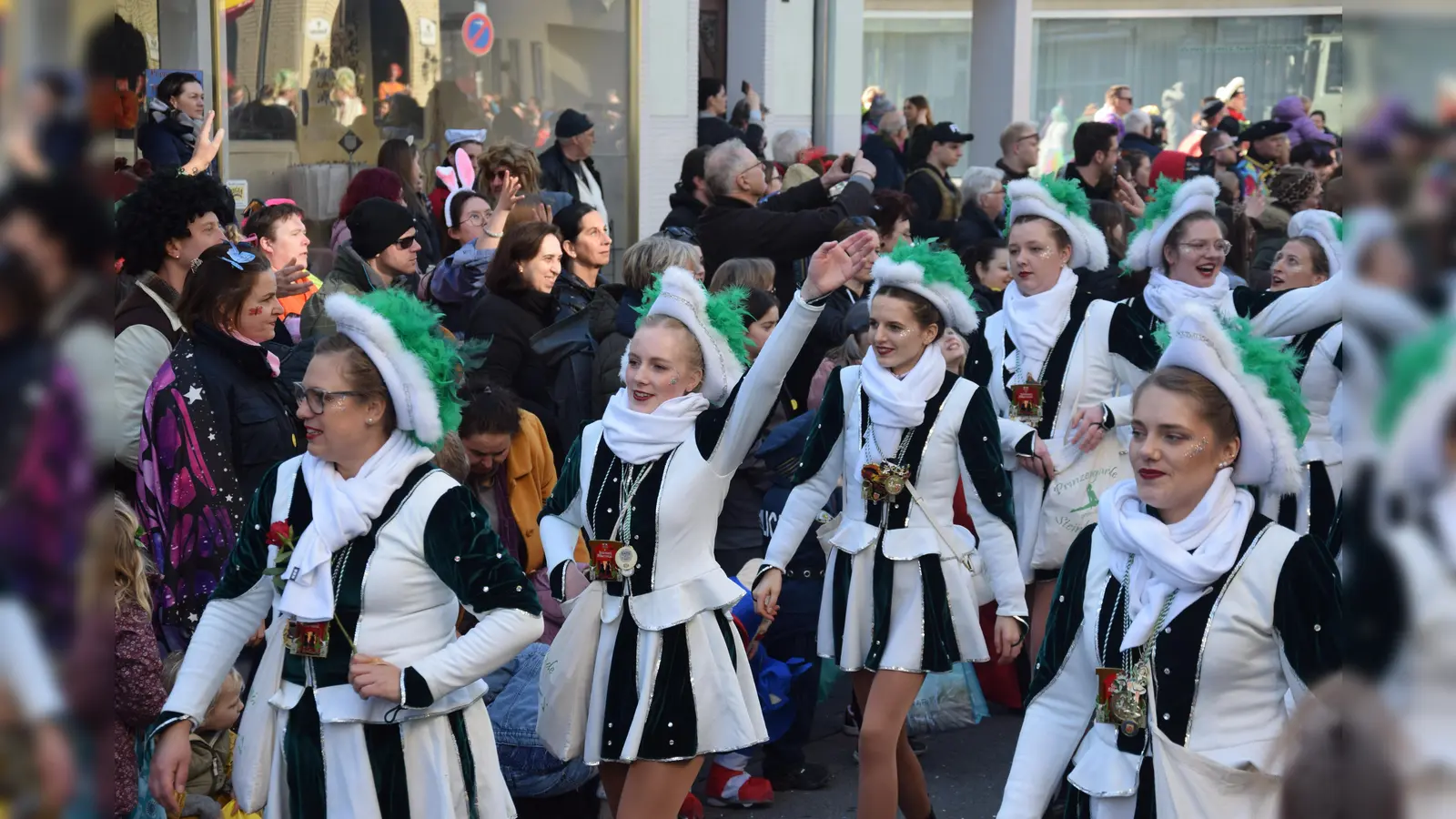 Auf Steinheims Straßen gings mal wieder besonders lustig zu. (Foto: Marc Otto)