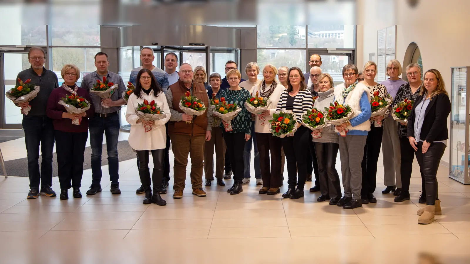 Ehrungen und Verabschiedungen: Die KHWE drückt langjährigen und scheidenden Mitarbeitern ihren Dank und ihre Anerkennung aus. (Foto: KHWE)