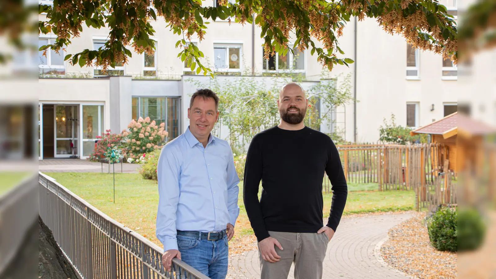Stefan Kruse übernimmt ab Mitte Oktober die Leitung des St. Antonius Seniorenhauses. Unterstützt wird er dabei von Pflegedienstleiter Sebastian Rasche. (Foto: KHWE)
