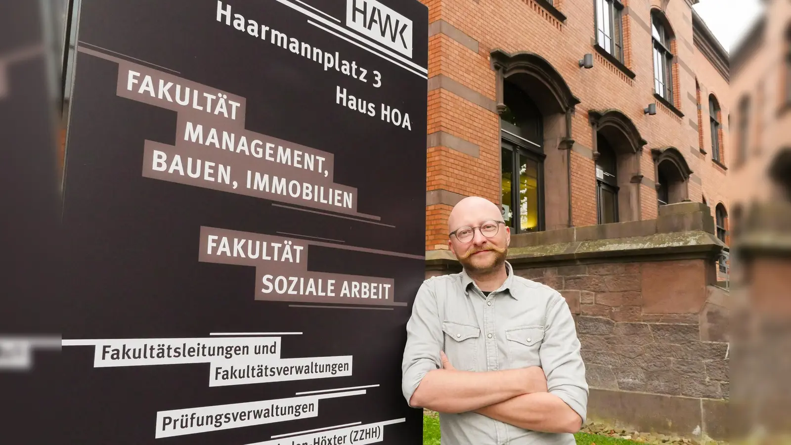 Dr. Jan Schametat spricht zu Berufsorientierung auf dem Dorf. (Foto: HAWK)