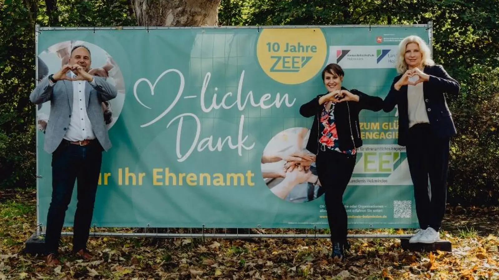 V.l.: Landrat Michael Schünemann, Anja Kurth (ZEE-Koordinatorin) und Stefanie Pöhler (KVHS-Bildungsmanagerin). (Foto: Landkreis Holzminden)