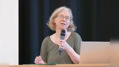 Engagiert und anschaulich referierte Katrin Himmler über das Welt- und Menschenbild der „Neuen Rechten“. (Foto: privat)