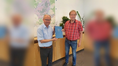 V.l.: Bürgermeister Hubertus Grimm und Manfred Filmer. (Foto: privat)